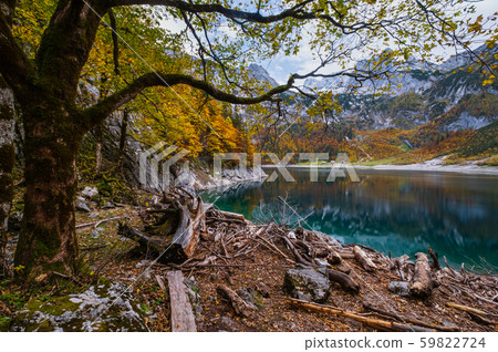Picturesque Hinterer Gosausee lake, Upper Austria. Picturesque Hinterer Gosausee lake, Upper Austria. 59822724