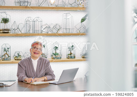 Positive senior business woman in office 59824805