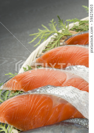 三文魚片 59825603