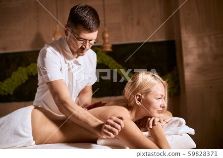 Male masseur doing hand massage 59828371