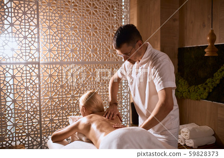 Male masseur doing hand massage 59828373