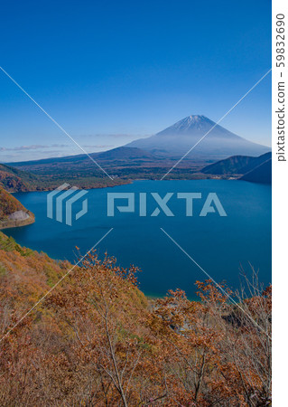[富士山]中倉山口，本栖湖秋天 59832690
