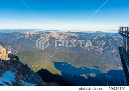 楚格峰峰值2962m(德語) 楚格峰峰值2962m(德語) 59834191