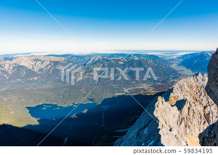 楚格峰峰值2962m(德語) 楚格峰峰值2962m(德語) 59834195