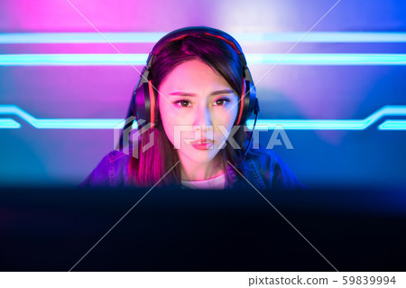 Young Asian cyber sport gamer Young Asian cyber sport gamer 59839994