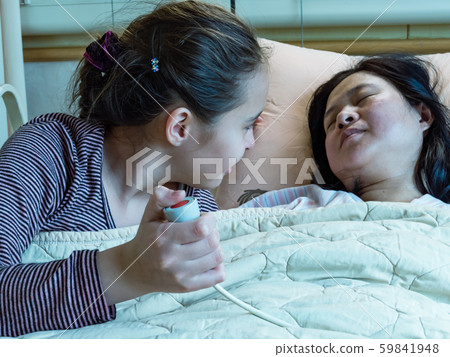 Asian mother and daughter laying in hosital bed, Asian mother and daughter laying in hosital bed, 59841948