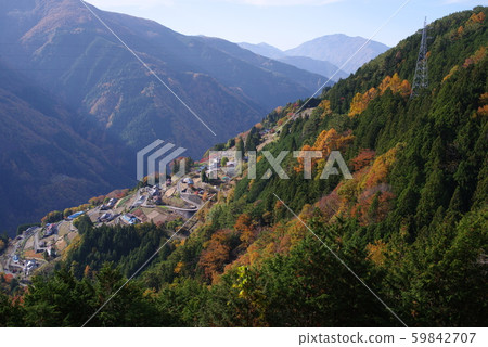 Shimokuri村莊在秋天 59842707