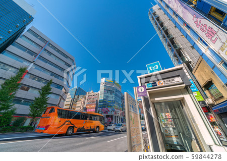 俯瞰秋葉原前的末廣町站的日本東京城市景觀(東京地鐵銀座線) 俯瞰秋葉原前的末廣町站的日本東京城市景觀(東京地鐵銀座線) 59844278