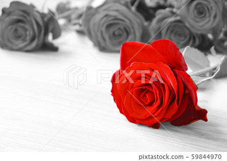 零件顏色。桌上的玫瑰 零件顏色。桌上的玫瑰 59844970