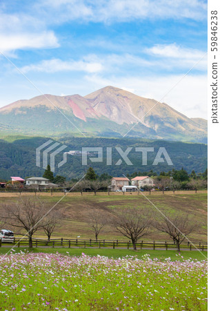 高千穗之霧島山脈,高千穗農場的高千穗峰景觀 高千穗之霧島山脈,高千穗農場的高千穗峰景觀 59846238