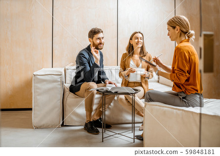 Couple at a reception at sales department or psychotherapist 59848181