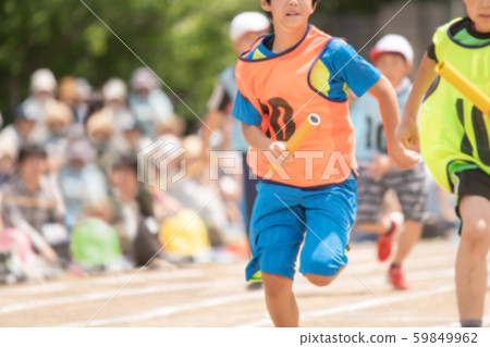 Sports day relay (blurred expression) 59849962