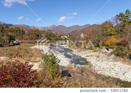 Su訪京長廊的水上溫泉在秋天 Su訪京長廊的水上溫泉在秋天 59851760