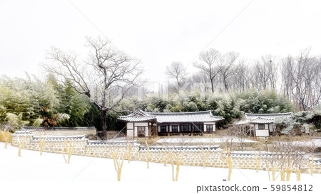 Snow Hanok 59854812