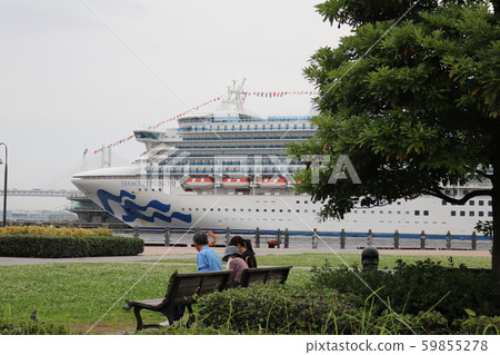 Yokohama Port and Diamond Princess 59855278