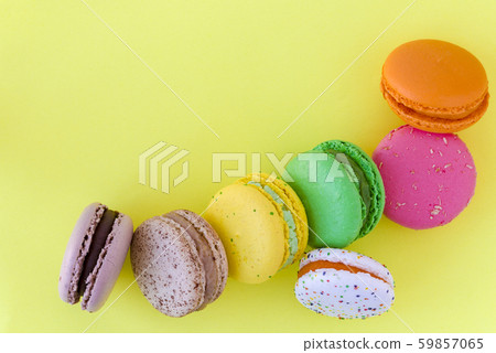 Sweet colorful French macaroon biscuits on pastel 59857065