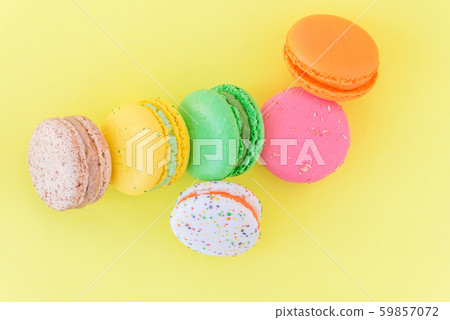 Sweet colorful French macaroon biscuits on pastel 59857072