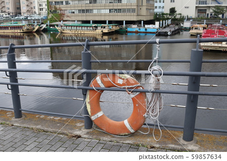 Houseboat mooring pier at Yokohama Port 59857634