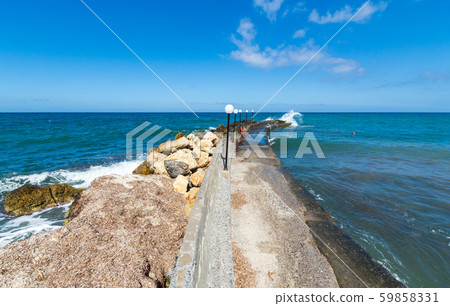 the pier in Crete Greece. Day Foto. 59858331