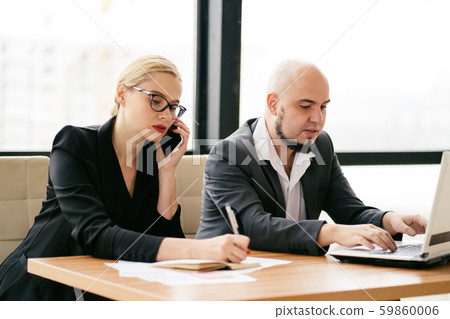 Businessman and woman at the office meeting 59860006