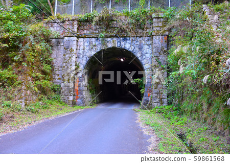 北陸本線前隧道群龜谷隧道 59861568