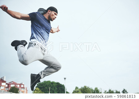 Young sports man doing parkour in the city. 59861813