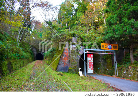 Former Hokuriku Main Line Tunnel Group Nakayama Tunnel 59861986