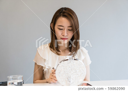 女人做化妝，睫毛，睫毛膏 59862090