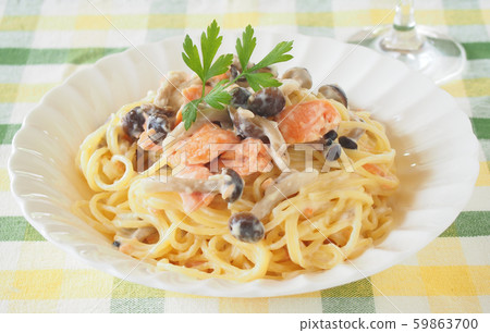 三文魚和三文魚奶油醬意大利面 59863700