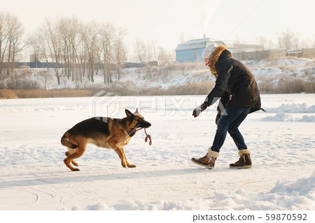 To walk the dog 59870592