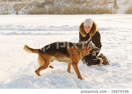 To walk the dog 59870596
