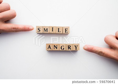 圖像微笑憤怒微笑微笑 59870641