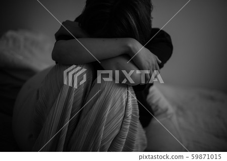 一個悲傷的女人 一個悲傷的女人 59871015