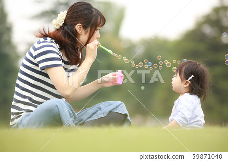 Parents and children playing with soap bubbles Parents and children playing with soap bubbles 59871040