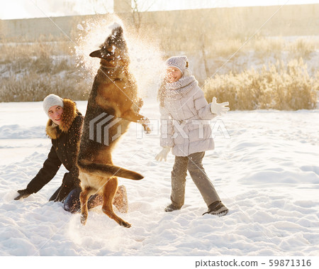 To walk the dog 59871316
