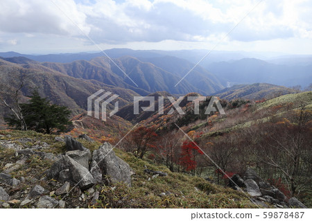 從山間步道的蘆生山的看法。 59878487