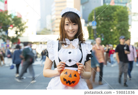 東京澀谷萬聖節女僕女人 59881836