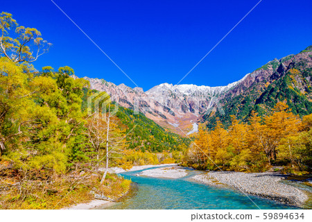 Autumn leaves of Kamikochi [Nagano Prefecture] 59894634
