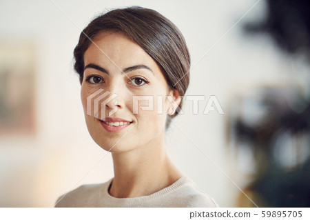 Elegant Middle-Eastern Woman Elegant Middle-Eastern Woman 59895705