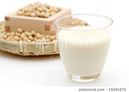 Soymilk soybeans 59895878