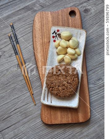Korean food Cheonggukjang and garlic 59896799