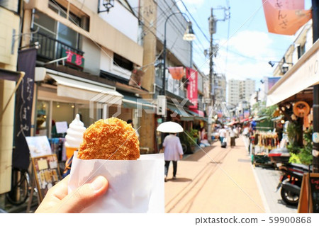 東京谷中銀座商店街邊走邊吃炸丸子 59900868