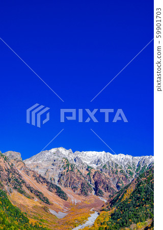 Autumn leaves of Kamikochi [Nagano Prefecture] 59901703