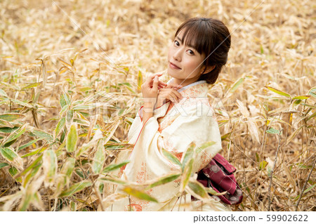 Woman with kimono and kimono 59902622