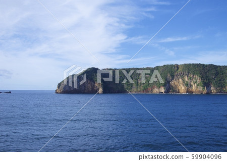 從輪渡看到的衝木群島(島根縣衝木郡) 從輪渡看到的衝木群島(島根縣衝木郡) 59904096