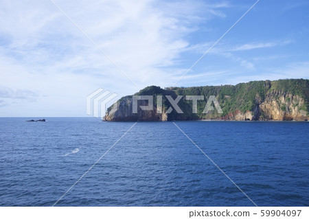 從輪渡看到的衝木群島(島根縣衝木郡) 從輪渡看到的衝木群島(島根縣衝木郡) 59904097