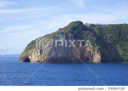 從輪渡看到的衝木群島(島根縣衝木郡) 從輪渡看到的衝木群島(島根縣衝木郡) 59904100