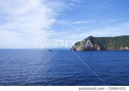 從輪渡看到的衝木群島(島根縣衝木郡) 從輪渡看到的衝木群島(島根縣衝木郡) 59904101