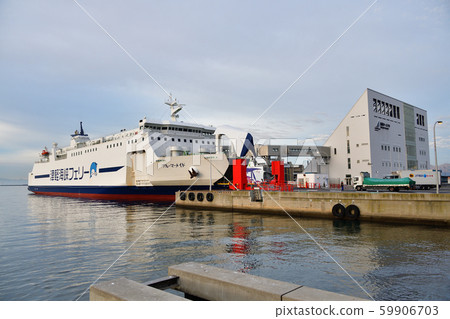 Photographing the loading work of trucks on the ferry at the Hakodate Ferry Pier, Hokkaido 59906703
