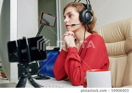 Editor watching video 59906803